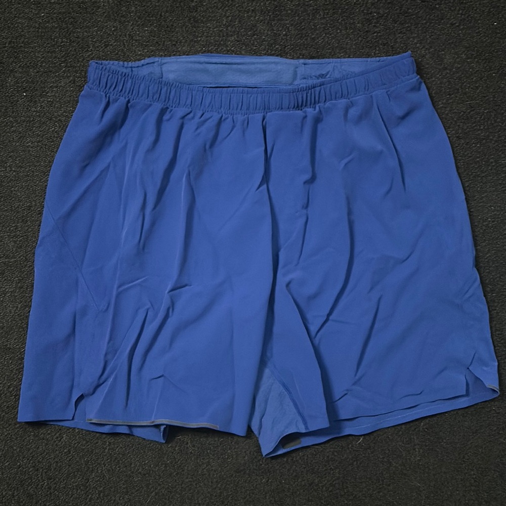 Men’s (L) Lululemon shorts 6’